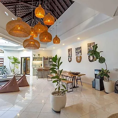 Canggu Villa Near Cafe Del Mar 5-Min-Walk To Beach